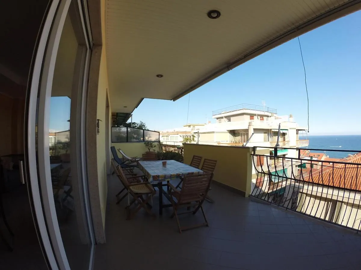 Splendida Terrazza Vista Mare 2 Camera Da Letto Loano 0*,  Italy